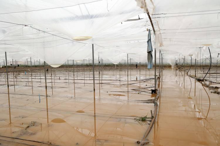 'Sarı kod'la uyarılan Antalya'da kıyamet gibi bir sabaha uyanıldı