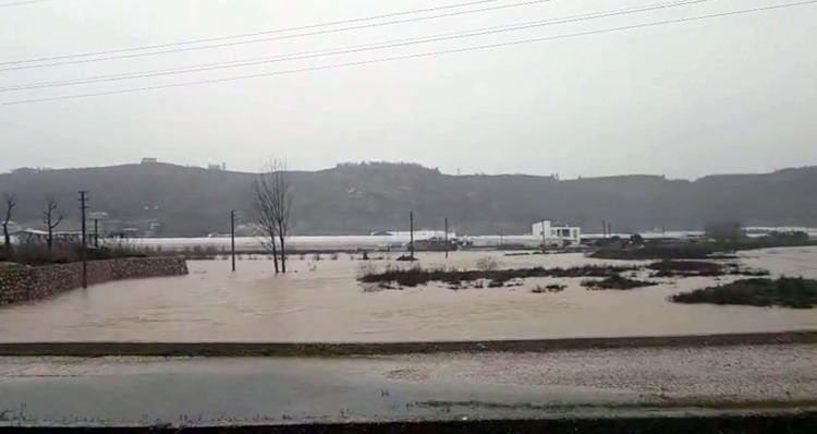 'Sarı kod'la uyarılan Antalya'da kıyamet gibi bir sabaha uyanıldı