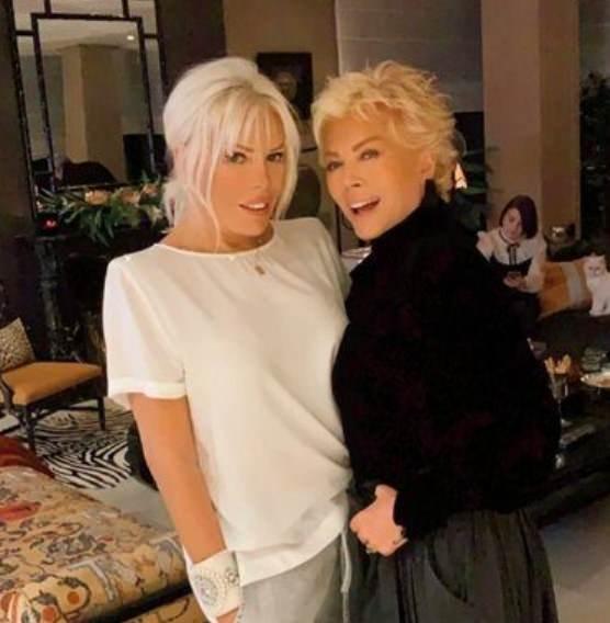 <p><strong>Ablası Ajda Pekkan ile kuvvetli bir bağları olduğunu s&ouml;yleyen &uuml;nl&uuml; sanat&ccedil;ı, "Ajda ile g&uuml;nde 8 kez g&ouml;r&uuml;nt&uuml;l&uuml; konuşuyoruz" dedi.</strong></p>
