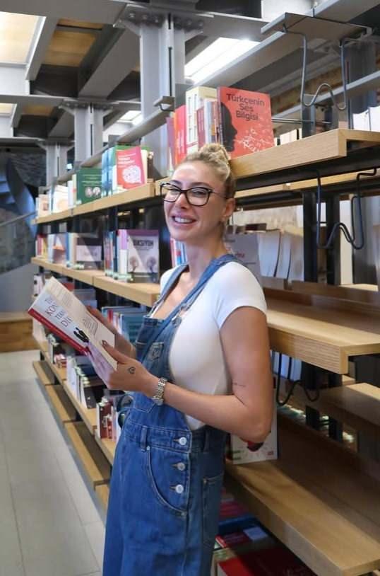 <p><span style="color:#B22222"><strong>"İMAJ &Ccedil;ALIŞMASI" DENDİ</strong></span></p>

<p><strong>Şeyma Subaşı&rsquo;nın bu ani değişimi sosyal medyada tartışma konusu oldu. Bir kısım takip&ccedil;isi bu kararı samimi bulup desteklerken, bir kısım ise yaşanan hukuki s&uuml;re&ccedil;lerin ardından gelen bu hamleyi <span style="color:#B22222">"imaj &ccedil;alışması"</span> olarak yorumladı.</strong></p>
