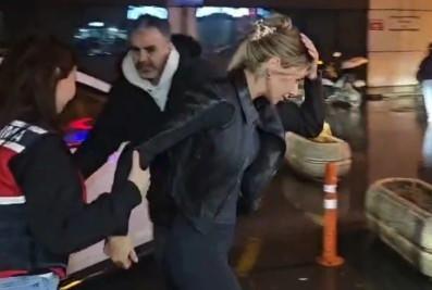 <p><span style="color:#B22222"><strong>G&Ouml;ZALTINA ALINMIŞTI</strong></span></p>

<p><strong>Kısa bir s&uuml;re &ouml;nce uyuşturucu soruşturması kapsamında hakkında yakalama kararı &ccedil;ıkarılan ve İstanbul'a d&ouml;nerek g&ouml;zaltına alınan fenomen Şeyma Subaşı, test sonu&ccedil;ları &ccedil;ıkmadan her şeyi itiraf etmişti. Yaşadığı bu travmatik s&uuml;recin ardından <span style="color:#B22222">&ldquo;Ciddi bir t&ouml;vbe s&uuml;recindeyim&rdquo;</span> diyerek d&uuml;nyevi hayattan elini eteğini &ccedil;ekeceğinin sinyallerini verdi.&nbsp;</strong></p>
