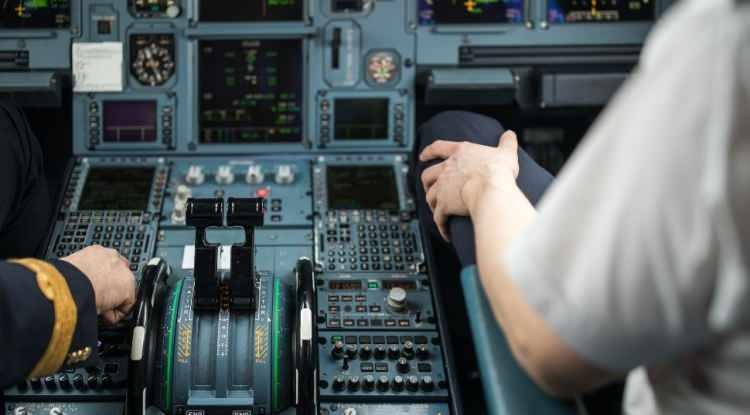 <p><strong>Sahte personel kimliğiyle kendini pilot olarak tanıtan 33 yaşındaki Pokornik'in pilot olmadığı ve herhangi bir u&ccedil;uş lisansına sahip bulunmadığı halde, bazı u&ccedil;uşlarda pilotun u&ccedil;ağı kontrol ettiği kokpitte oturmayı da talep ettiği tespit edildi.</strong></p>
