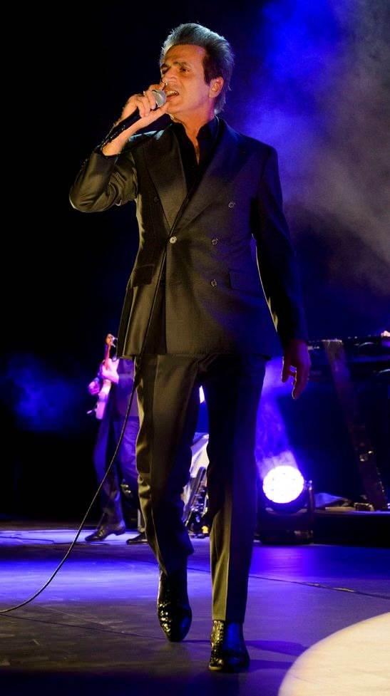 <p><span style="color:#FF0000"><strong>"ELVİS PRESLEY GİBİ BİR ROCK YILDIZI OLMAYA KARAR VERDİM"</strong></span></p>

<p><strong>Elvis Presley'nin hayatında &ouml;nemli bir fig&uuml;r olduğunu belirten Teoman, "Hayatım kahramanlarıma &ouml;zenmekle ge&ccedil;ti ve hala kahramanlarım var. 12-13 yaşında Elvis Presley gibi bir rock yıldızı olmaya karar verdim ve bunu s&ouml;yledim" ifadelerini kullandı.</strong></p>
