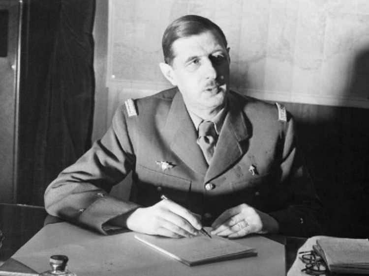 <p><strong><span style="color:#B22222">4)&nbsp; CHARLES DE GAULLE</span>&nbsp; |&nbsp; ESKİ FRANSA CUMHURBAŞKANI</strong></p>
