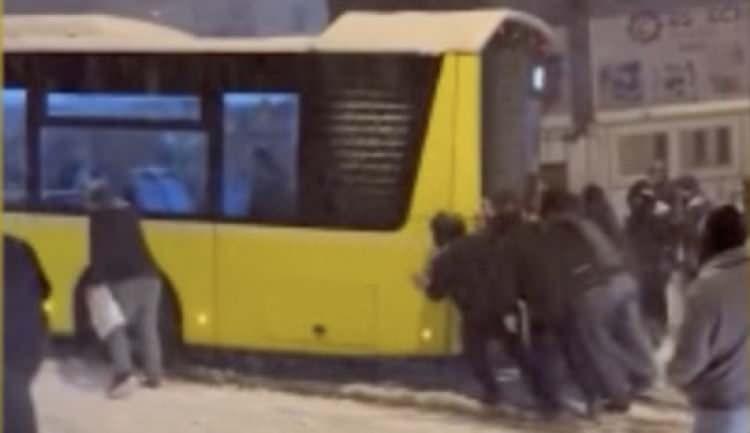 <p>&Ouml;te yandan trafikte bir&ccedil;ok vatandaş zor anlar yaşadı...&nbsp;</p>
