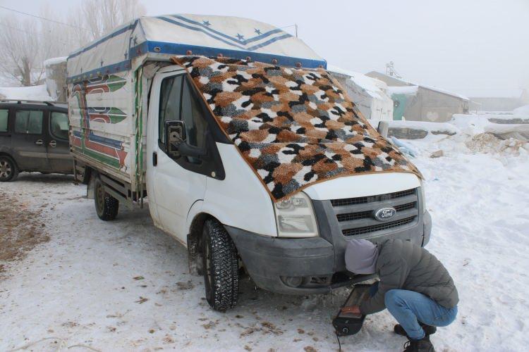 <p><span style="color:#B22222"><strong>G&Uuml;NEYDOĞU ANADOLU</strong></span><br />
Par&ccedil;alı ve &ccedil;ok bulutlu, b&ouml;lge genelinin aralıklı kar yağışlı ge&ccedil;eceği tahmin ediliyor. Yağışların, yerel kuvvetli olması bekleniyor. Buzlanma ve don ile birlikte pus ve yer yer sis hadisesi tahmin ediliyor.</p>

<p><span style="color:#B22222"><strong>BATMAN &deg;C, 2&deg;C</strong></span><br />
Par&ccedil;alı ve &ccedil;ok bulutlu, aralıklı kar yağışlı ge&ccedil;eceği tahmin ediliyor. Yağışların, yerel kuvvetli olması bekleniyor.</p>

<p><span style="color:#B22222"><strong>DİYARBAKIR &deg;C, 2&deg;C</strong></span><br />
Par&ccedil;alı ve &ccedil;ok bulutlu, aralıklı kar yağışlı ge&ccedil;eceği tahmin ediliyor. Yağışların, yerel kuvvetli olması bekleniyor.</p>

<p><span style="color:#B22222"><strong>GAZİANTEP &deg;C, 2&deg;C</strong></span><br />
Par&ccedil;alı ve &ccedil;ok bulutlu, aralıklı kar yağışlı ge&ccedil;eceği tahmin ediliyor. Yağışların, yerel kuvvetli olması bekleniyor.</p>

<p><span style="color:#B22222"><strong>SİİRT &deg;C, 2&deg;C</strong></span><br />
Par&ccedil;alı ve &ccedil;ok bulutlu, aralıklı kar yağışlı ge&ccedil;eceği tahmin ediliyor. Yağışların, yerel kuvvetli olması bekleniyor.</p>
