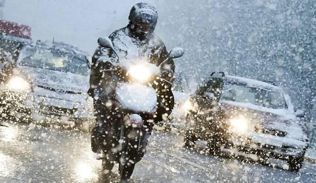 <p><span style="color:#B22222"><strong>ERZİNCAN</strong></span></p>

<p>&nbsp;</p>

<p>Erzincan Valiliği tarafından, kar yağışı nedeniyle saat 14.00'ten itibaren motokuryelerin trafiğe &ccedil;ıkışının ikinci bir talimata kadar yasaklandığı bildirildi.</p>
