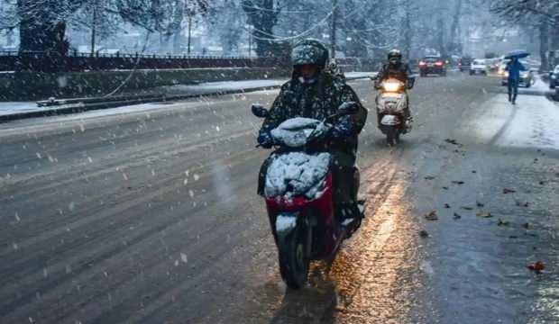 <p>Kuryeler i&ccedil;in ise trafiğe &ccedil;ıkış yasağının 20.01.2026 Salı g&uuml;n&uuml; saat 10.00'a kadar s&uuml;receği bildirildi.</p>
