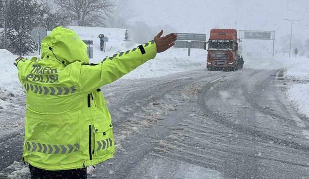 <p>Valilikten yapılan yeni a&ccedil;ıklamada, ağır taşıtlar saat 16.00'dan itibaren trafiğe &ccedil;ıkabilecek.</p>

