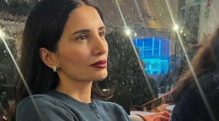 <p><strong>Uzun s&uuml;redir ekranlardan uzak kalan Sayan, şimdilerde edebi &uuml;retimlerine Amerika'da devam ediyor.</strong></p>
