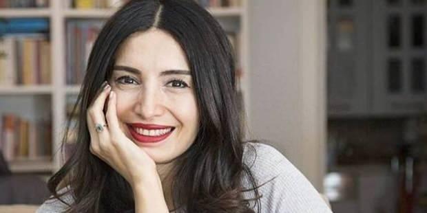 <p><strong>Yaşamında k&ouml;kl&uuml; değişikliklere imza atan Sayan, oyunculukla sınırlı kalmak istemediği i&ccedil;in yazarlığa adım attı.</strong></p>
