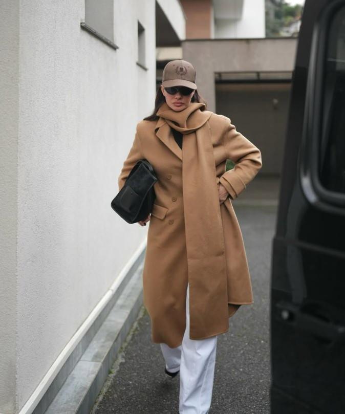 <p>Taşındığı l&uuml;ks sitedeki evinden paylaştığı karelerle dikkatleri &uuml;zerine &ccedil;eken &uuml;nl&uuml; ismin evinin kirası da merak konusu oldu.&nbsp;</p>
