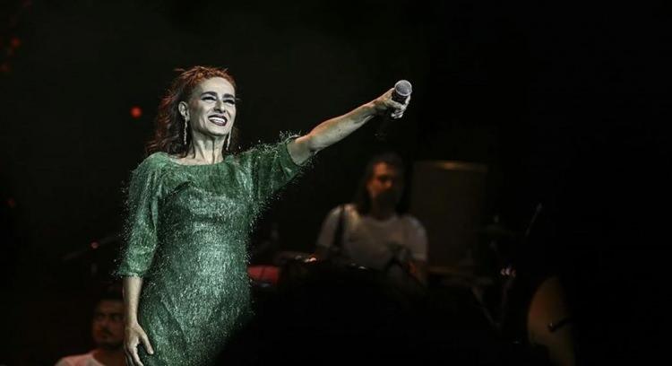 <p><span style="color:#FF0000"><strong>"YASAKLIYORUM" S&Ouml;ZLERİYLE &Ccedil;OK KONUŞULMUŞTU</strong></span></p>

<p><strong>"Hayatımın film olmasını asla istemiyorum. Beni yaşarken kimse anlamadı, &ouml;ld&uuml;kten sonra da bir şey ifade etmez. Yasaklıyorum" s&ouml;zleriyle hayatının film olmasını istemediğini a&ccedil;ık&ccedil;a belirten Yıldız Tilbe'den yeni a&ccedil;ıklama geldi.</strong></p>
