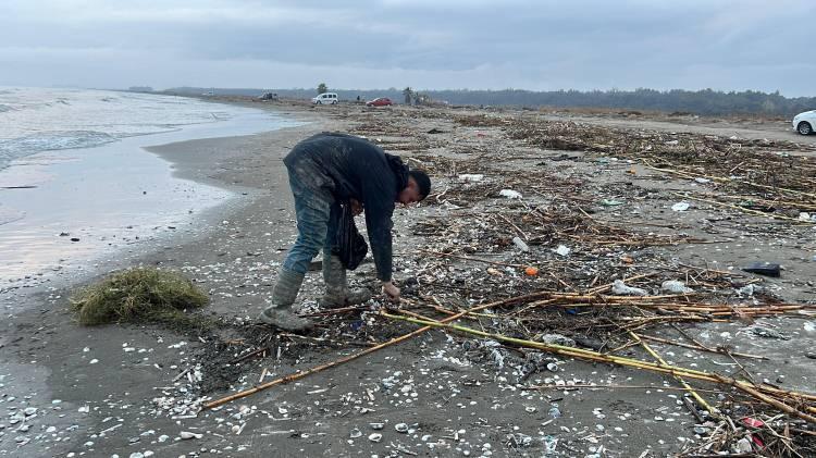 Mersin'de ilgin&ccedil; olay: Duyan duymayana duyurdu! Balık&ccedil;ılar kıyıya koştu 