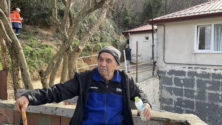 <p>Olay, Kozlu il&ccedil;esi Taşbaca Mahallesi Kardeş Sokak&rsquo;taki 6 kişinin yaşadığı iki katlı evde meydana geldi. Evdeki doğal gaz kombisi s&uuml;rekli alarm verince Ramazan Kırlak ve ailesi doğal gaz dağıtım şirketinden yardım istedi.&nbsp;</p>
