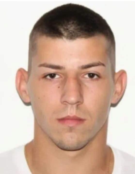 <p><span style="color:#A52A2A"><strong>CESEDİN ROMANYA VATANDAŞINA AİT OLDUĞU BELİRLENDİ </strong></span></p> <p> </p> <p>Yapılan incelemede cesedin, <em><strong>Romanya vatandaşı Dumitru Stoica’ya</strong></em> ait olduğu tespit edildi.</p> 