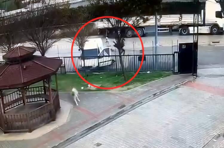 <p><span style="color:#B22222"><strong>CİNAYETİN SEBEBİ 'BERDEL'</strong></span></p>

<p>Bunun &uuml;zerine ka&ccedil;maya karar veren Sinan ile Berivan, 30 Aralık&rsquo;ta başka bir kente giderek nikah kıydı. Durumu fark eden Mehmet Nuri E. ve Hacer E. ise &lsquo;berdel&rsquo; isteyerek, Yeşil ailesinden bir kızı kendi ailelerinden biriyle evlendirmek istedi. Bekir Yeşil bu talebi kabul etmeyince iki aile arasında husumet başladı.</p>
