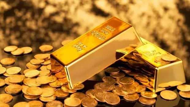 <p>RBC, makroekonomik şartların altın a&ccedil;ısından hala son derece elverişli kaldığını belirterek, ticari uyuşmazlıklar, siyasi ve jeopolitik dengesizlikler ile Fed'in &ouml;zerkliğine y&ouml;nelik ş&uuml;phelerin temel itici g&uuml;&ccedil;ler olduğunu belirtiyor.</p>
