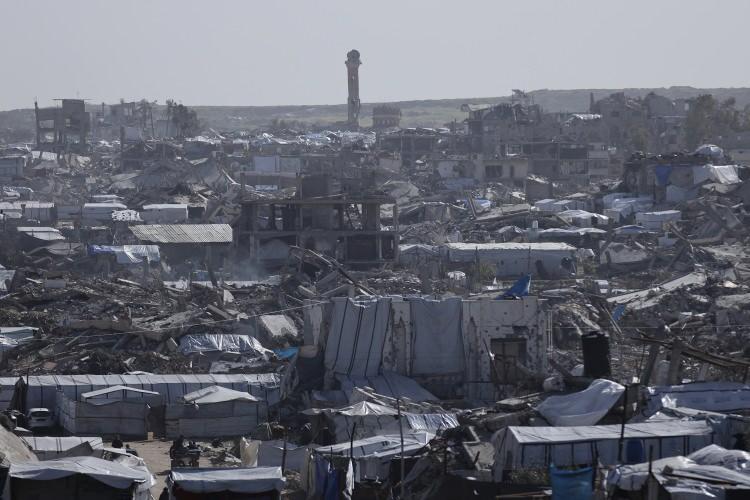 <p>Chaiban, Gazze'ye insani yardımların girdiğini ancak bu yardımların halen ihtiya&ccedil;ların b&uuml;y&uuml;kl&uuml;ğ&uuml;n&uuml; karşılamak i&ccedil;in yeterli olmadığını vurguladı.</p>
