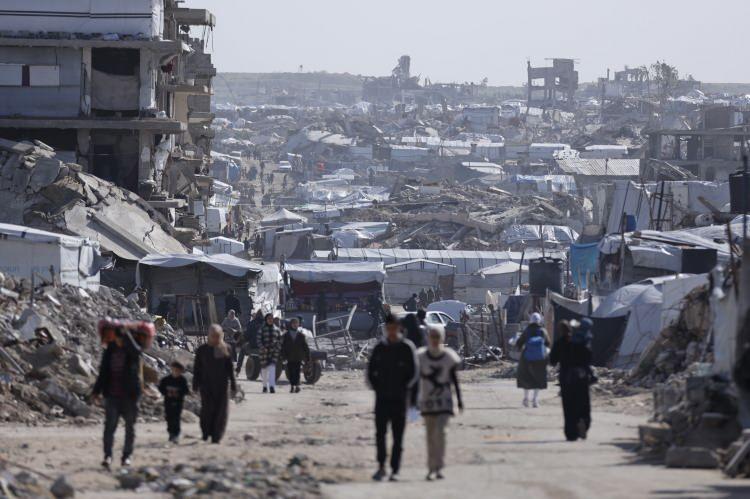 <p>Chaiban,1,6 milyondan fazla kişiye temiz i&ccedil;me suyu sağlandığını, 700 bin kişiye ise battaniye ve kışlık giysiler dağıtıldığını kaydetti.</p>
