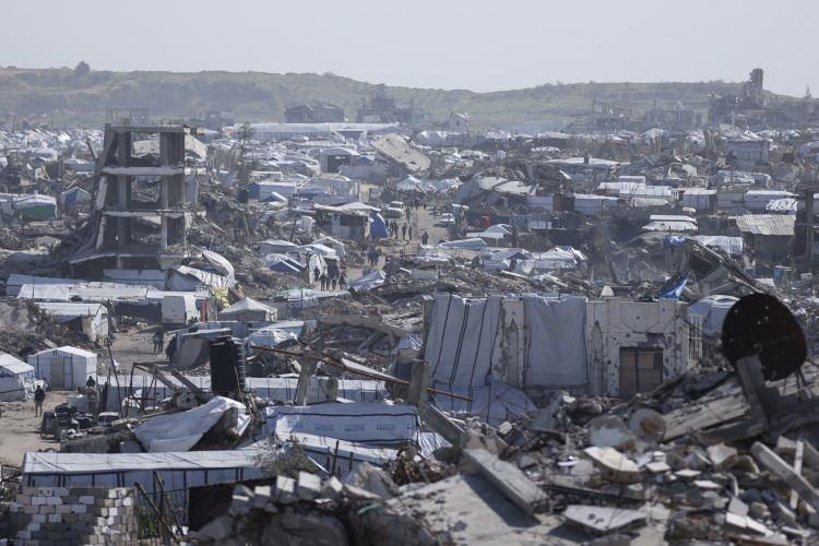 <p>Kısa s&uuml;re &ouml;nce Gazze'deki Şifa Hastanesinde pediatrik yoğun bakım hizmetlerinin yeniden başlatıldığını a&ccedil;ıklayan Chaiban, ayrıca &ccedil;ok sayıda &ccedil;ocuğa aşı yapıldığını aktardı.</p>
