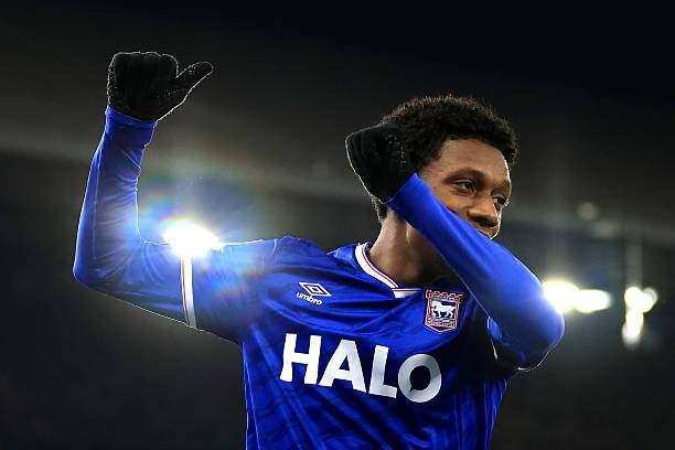 <p>Beşiktaş y&ouml;netimi, teknik direkt&ouml;r Sergen Yal&ccedil;ın'ın &ccedil;ok istediği sol kanat Jaden Philogene'i transfer listesine dahil etti.<br />
<br />
Siyah beyazlıların, futbolcunun kul&uuml;b&uuml; Ipswich Town'a satın alma opsiyonlu kiralama teklifi sunacağı &ouml;ğrenildi.<br />
<br />
(FOTOMA&Ccedil;)</p>
