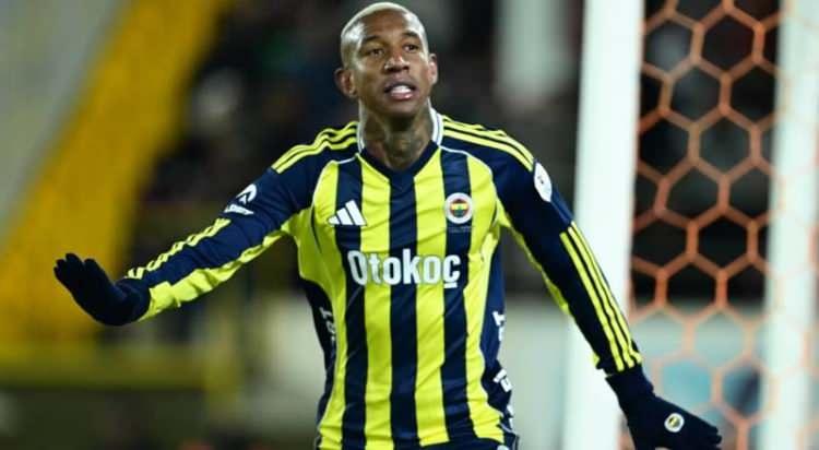 <p>Fenerbah&ccedil;e, s&ouml;zleşmesi sezon sonunda bitecek olan Talisca'ya 5 milyon Euro'dan 2 yıllık s&ouml;zleşme &ouml;nerdi. G&ouml;r&uuml;şmeler devam ediyor.<br />
<br />
(FOTOMA&Ccedil;)</p>
