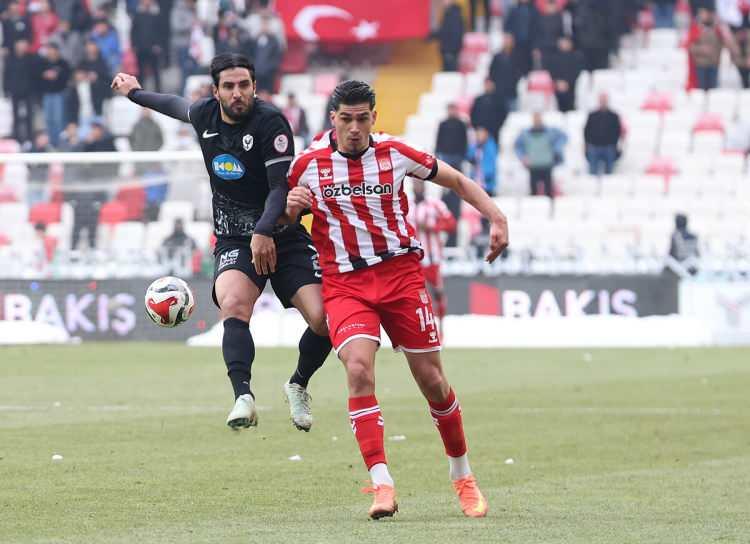 <p>Samsunspor, Bodrum'dan Cenk Şen ve Sivasspor'dan Bekir Tura&ccedil; B&ouml;ke ile imza aşamasına geldi. (FANATİK)</p>
