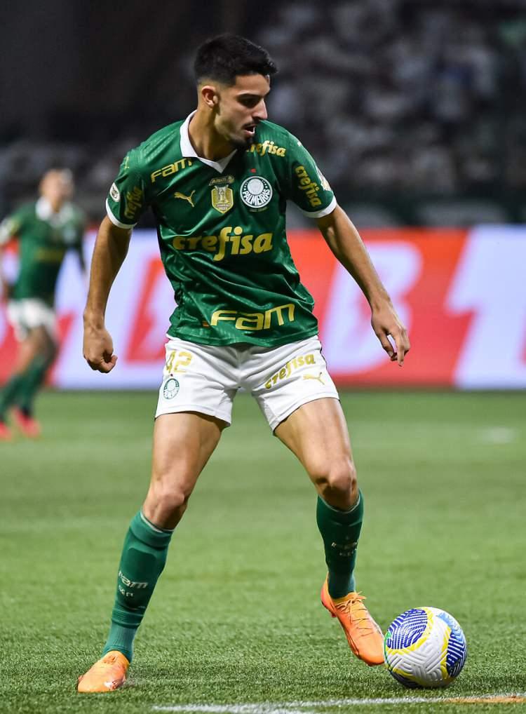 <p>Fenerbah&ccedil;e, Palmeiras'ın 25 yaşındaki golc&uuml;s&uuml; Manuel Lopez'i g&uuml;ndemine aldı. Arjantinli golc&uuml; i&ccedil;in bu hafta temaslar başlayacak. (FOTOMA&Ccedil;)</p>
