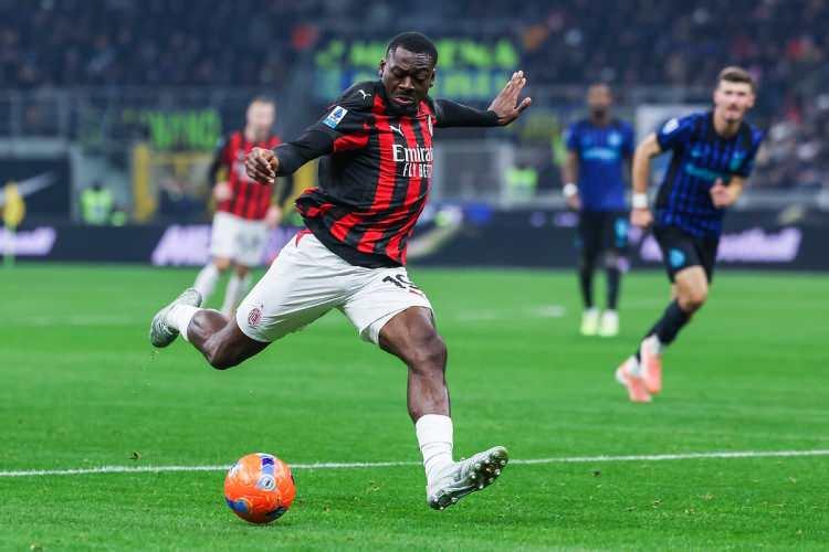 <p>Milan'ın 30 milyon euroya satış listesine koyduğu Youssouf Fofana i&ccedil;in Fenerbah&ccedil;e yeniden girişimlere başladı. Y&ouml;netim birka&ccedil; g&uuml;n i&ccedil;inde İtalya'ya gidip Milan ile masaya oturacak. (FOTOMA&Ccedil;)</p>
