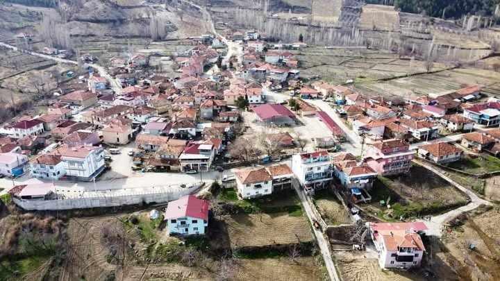 <p><span style="color:#B22222"><strong>GAİPLER K&Ouml;Y&Uuml;:</strong></span> K&Uuml;TAHYA / ŞAPHANE</p>

<p>&nbsp;</p>
