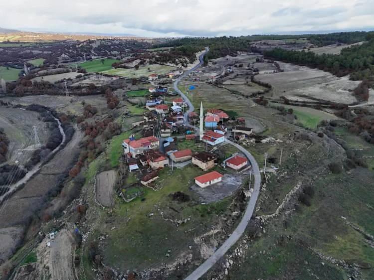 <p><span style="color:#B22222"><strong>KOŞUBURNUT&Uuml;RKMENLERİ</strong></span>&nbsp;(&Ccedil;ANAKKALE &ndash; BAYRAMİ&Ccedil;)</p>
