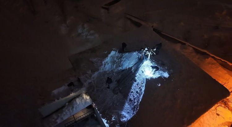 <p>&Ccedil;atıda hasarın b&uuml;y&uuml;k olduğunu belirten k&ouml;y sakinleri, can g&uuml;venliği endişesiyle camiye girmekte teredd&uuml;t ettiklerini ifade ederek yetkililere destek &ccedil;ağrısında bulundu.</p>
