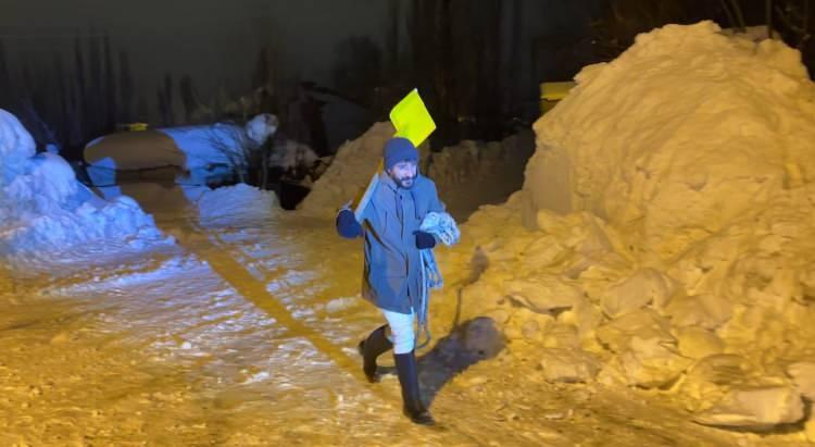 <p class="MsoNormal">Y&uuml;ksekova il&ccedil;esinde son 10 yılın en ağır kış şartları yaşanırken, yoğun kar yağışı hayatı olumsuz etkilemeye devam ediyor.</p>
