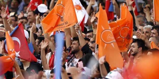 <p>Araştırmaya g&ouml;re, AK Parti se&ccedil;menlerinin y&uuml;zde 95,1&rsquo;i</p>

