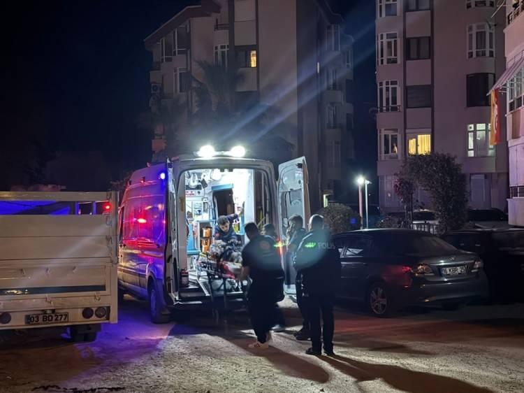 <p>&Ccedil;etin, 4 Mayıs'ta evine gelip birlikte i&ccedil;ki i&ccedil;tiği İnci tarafından darbedilince şikayette bulunup, hakkında 30 g&uuml;n uzaklaştırma kararı aldırdı.</p>

<p>&nbsp;</p>

<p>Burak İnci, 22 Mayıs 2025&rsquo;te uzaklaştırma kararına rağmen g&ouml;r&uuml;şmeye devam ettiği Dilruba Elif &Ccedil;etin'in oturduğu Zeytinli Mahallesi Kurbağalı mevkisindeki sitenin 1'inci katındaki evine gitti.</p>

<p>&nbsp;</p>

<p>Birlikte i&ccedil;ki i&ccedil;en &Ccedil;etin ile İnci arasında &ccedil;ıkan tartışma kavgaya d&ouml;n&uuml;şt&uuml;.</p>

<p>&nbsp;</p>
