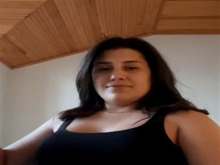 <p><span style="color:#A52A2A"><strong>"&Uuml;ZG&Uuml;N&Uuml;M, AFFINIZA SIĞINIYORUM"</strong></span></p>

<p>&nbsp;</p>

<p>Su&ccedil;unu kabul edip hala olayın şokunda olduğunu ve &ouml;ld&uuml;rd&uuml;ğ&uuml; sevgilisini unutamadığını s&ouml;yleyen Burak İnci ise,<strong><em> "Hakim Bey hala olayın şokundayım. Dilruba'yı unutamıyorum. Dilruba'yı bı&ccedil;akladıktan sonra balkondan atladım. Bacaklarım kırıldı. Lin&ccedil; edilmekten korktuğum i&ccedil;in aracın altına saklandım. <span style="color:#A52A2A">Bu sırada Dilruba'nın yaşamasını &ccedil;ok istedim. O y&uuml;zden 112'yi arayıp, ekiplerin hemen gelmesini s&ouml;yledim.</span> &Uuml;zg&uuml;n&uuml;m, affınıza sığınıyorum.</em></strong><strong><em>"</em></strong>dedi.</p>
