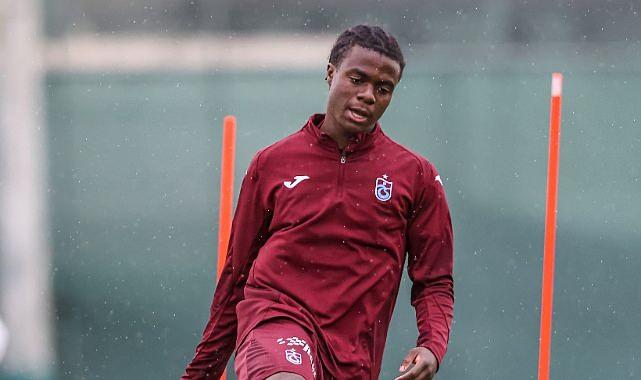 <p>Manchester City, Karadeniz ekibiyle ilk resmi teması kurdu ancak gelen bilgilere g&ouml;re &ouml;nerilen rakam Trabzonspor'u tatmin etmedi.</p>
