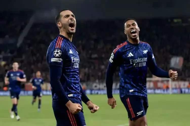 <p>1- Arsenal | 24 Puan | 19 Averaj</p>
