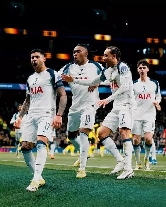 <p>4- Tottenham | 17 Puan | 10 Averaj</p>
