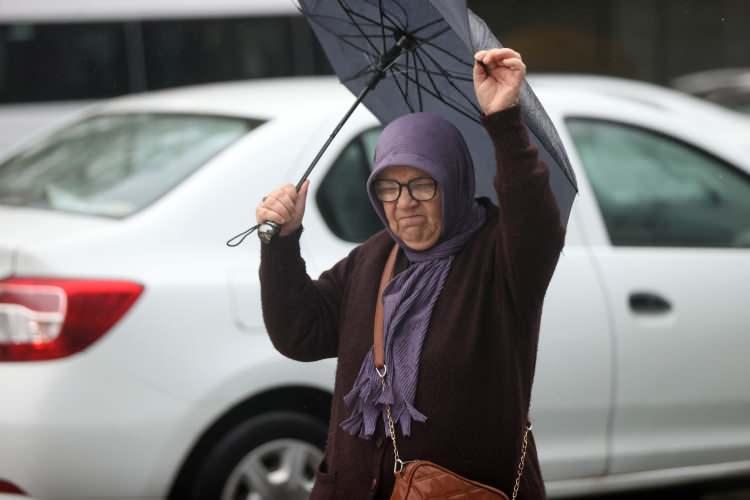 <p>AKDENİZ<br />
Par&ccedil;alı ve &ccedil;ok bulutlu, sağanak ve g&ouml;k g&uuml;r&uuml;lt&uuml;l&uuml; sağanak yağışlı ge&ccedil;eceği tahmin ediliyor. Yağışların; &ouml;ğle saatlerinden sonra Antalya &ccedil;evreleri ile Burdur'un doğusu ve Isparta'nın g&uuml;neyinde yerel kuvvetli olması bekleniyor. R&uuml;zgarın; Batı ve Orta Akdeniz'de g&uuml;neyli y&ouml;nlerden kuvvetli ve zaman zaman fırtına şeklinde (40-80 km/saat) esmesi tahmin ediliyor. B&ouml;lgenin i&ccedil; kesimlerinde gece saatlerinde pus ve yer yer sis bekleniyor.</p>

<p>ADANA &deg;C, 16&deg;C<br />
Par&ccedil;alı ve &ccedil;ok bulutlu</p>

<p>ANTALYA &deg;C, 15&deg;C<br />
&Ccedil;ok bulutlu ve aralıklı sağanak yağışlı ge&ccedil;eceği tahmin ediliyor. Yağışların; &ouml;ğle saatlerinden sonra yerel kuvvetli olması bekleniyor.</p>

<p>HATAY &deg;C, 14&deg;C<br />
Par&ccedil;alı ve &ccedil;ok bulutlu, &ouml;ğle saatlerinden sonra aralıklı sağanak yağışlı</p>

<p>ISPARTA &deg;C, 10&deg;C<br />
Par&ccedil;alı ve &ccedil;ok bulutlu, &ouml;ğle saatlerinden sonra aralıklı sağanak yağışlı</p>
