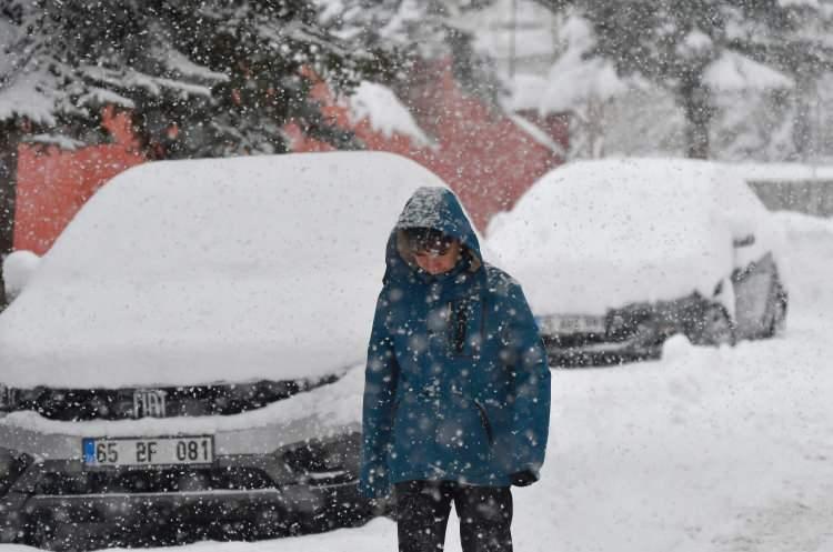 <p>DOĞU ANADOLU<br />
&Ccedil;ok bulutlu, kar yağışlı ge&ccedil;eceği tahmin ediliyor. Gece ve sabah saatlerinde b&ouml;lgede buzlanma ve don ile birlikte pus ve yer yer sis bekleniyor. B&ouml;lgenin doğusunun y&uuml;ksek kar &ouml;rt&uuml;s&uuml;ne sahip eğimli kesimlerinde &ccedil;ığ tehlikesi bulunmaktadır.</p>

<p>ERZURUM &deg;C, 0&deg;C<br />
&Ccedil;ok bulutlu</p>

<p>KARS &deg;C, 1&deg;C<br />
&Ccedil;ok bulutlu</p>

<p>MALATYA &deg;C, 3&deg;C<br />
&Ccedil;ok bulutlu</p>

<p>VAN &deg;C, 4&deg;C<br />
&Ccedil;ok bulutlu, bu akşam (&Ccedil;arşamba) ve gece saatlerinde aralıklı karla karışık yağmur ve kar yağışlı</p>
