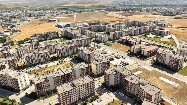 <p><span style="color:#B22222"><strong>38. ŞIRNAK:</strong></span></p>

<p>745.179</p>
