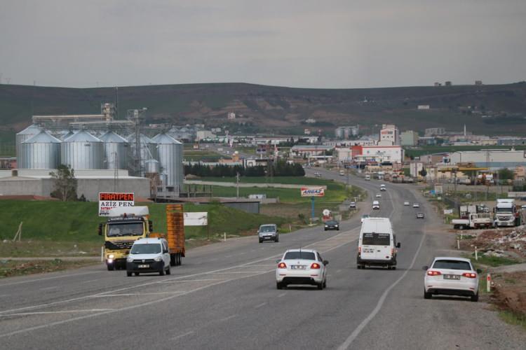 <p><span style="color:#B22222"><strong>42. BATMAN:</strong></span></p>

<p>877.298</p>
