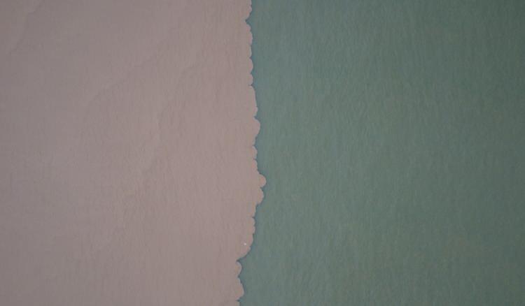 Mersin&rsquo;de selin ardından sahile koşup teker teker topladılar