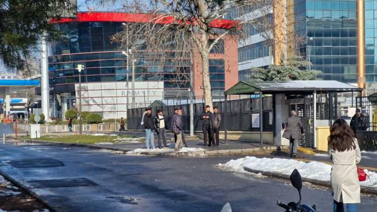 <p>Sanık Nevzat Bahtiyar'ın ise eylemlerinin nitelikli kasten &ouml;ld&uuml;rmeye yardım kapsamında değerlendirilmesi gerektiği belirterek, verilen cezayı oy birliği ile bozarak dosyayı 8'inci Ağır Ceza Mahkemesi'ne g&ouml;nderdi.</p>
