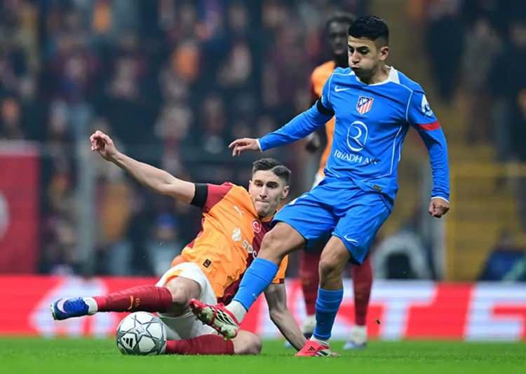 <p>* Roland Sallai</p>
