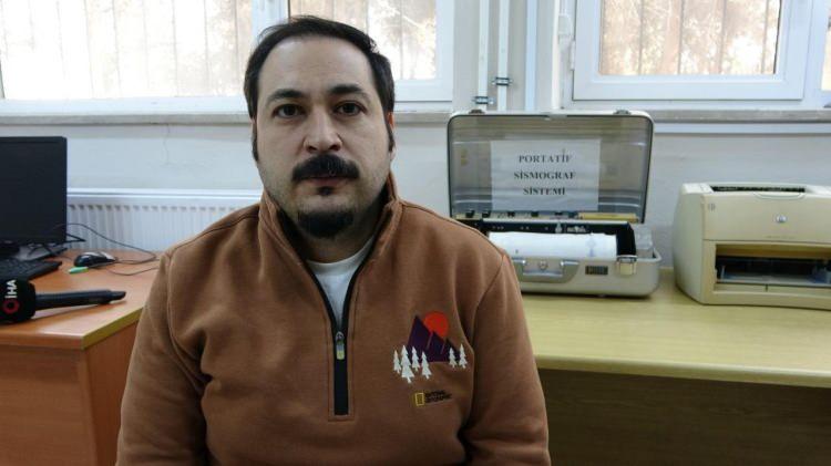 <p>Afet ve Acil Durum Y&ouml;netimi Başkanlığı (AFAD) verilerine g&ouml;re &ouml;nceki g&uuml;n saat 23.15'te Trabzon'un Ortahisar il&ccedil;esinin yaklaşık 28 kilometre a&ccedil;ığında meydana gelen 3.8 b&uuml;y&uuml;kl&uuml;ğ&uuml;ndeki depreme ilişkin değerlendirmelerde bulunan KT&Uuml; Jeofizik M&uuml;hendisliği B&ouml;l&uuml;m&uuml; Sismoloji Ana Bilim Dalı Dr. &Ouml;ğr. &Uuml;yesi &Ouml;zgen&ccedil; Akın, depremin şaşırtıcı olmadığını dile getirdi.</p>
