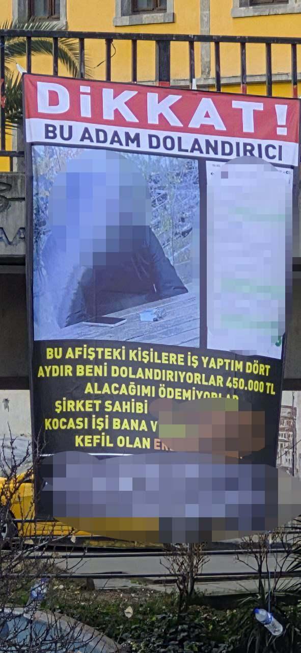 <p>Trabzon'da kimliği belirsiz bir kişi, kendisini dolandırdığını iddia ettiği 3 kişinin fotoğraf ve numaralarını viyad&uuml;ğe astığı afişle teşhir etti.</p>

<p>&nbsp;</p>
