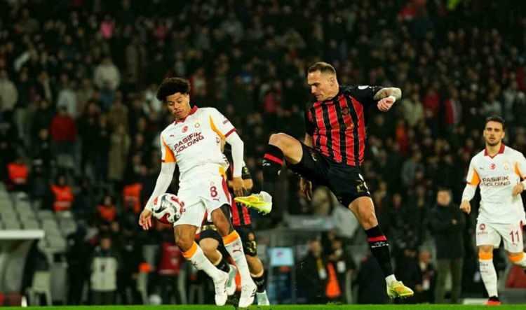 <p>18- Fatih Karag&uuml;mr&uuml;k | %74.9 (Ligi 18. sırada bitirme ihtimali)<br />
<br />
*** Bu sonu&ccedil;la Karag&uuml;mr&uuml;k k&uuml;me d&uuml;ş&uuml;yor.</p>
